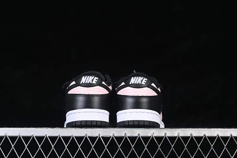 All Categories Nk SB Dunk Series Nk SB Dunk Low Low-top sneakers Nike SB Dunk Low Black Pink Straps Low-top casual sneakers CW1590-100